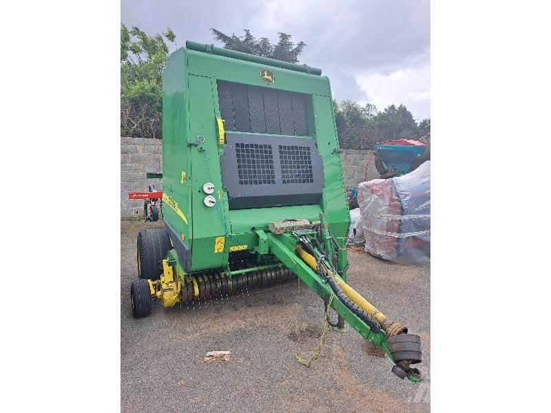 John Deere 592 Enfardadeira de rolos