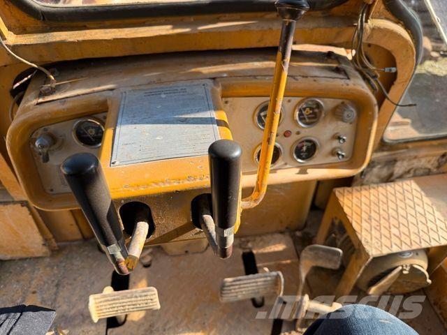 CAT D6C Dozers - Tratores rastos