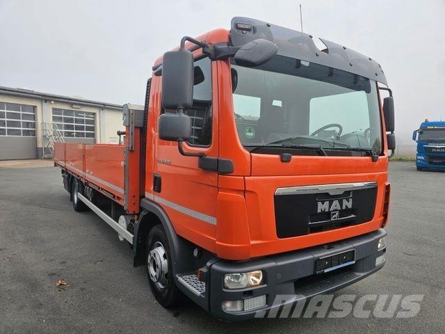 MAN 12.220 Camiões estrado/caixa aberta