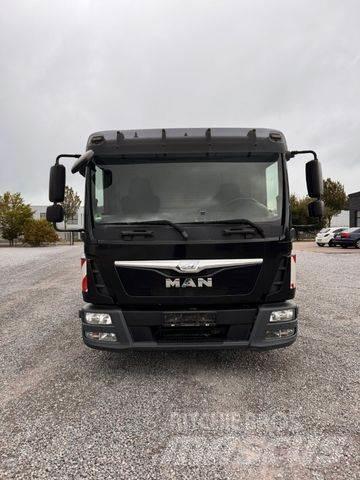 MAN 8.220 Pick up de caixa aberta