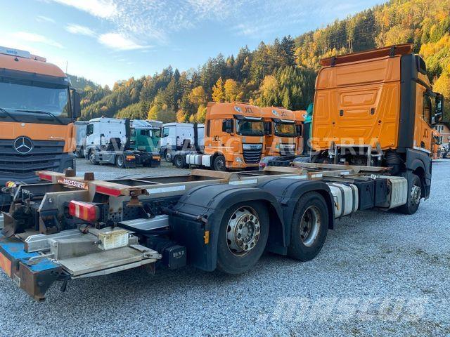 Mercedes-Benz 2542 Camiões de chassis e cabine