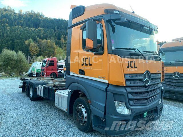 Mercedes-Benz 2542 Camiões de chassis e cabine