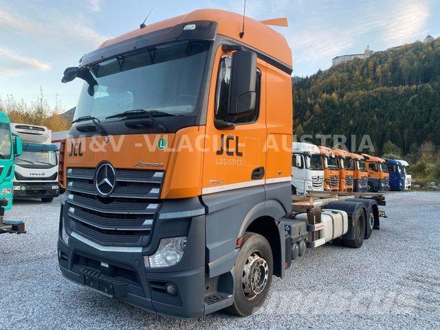 Mercedes-Benz 2542 Camiões de chassis e cabine