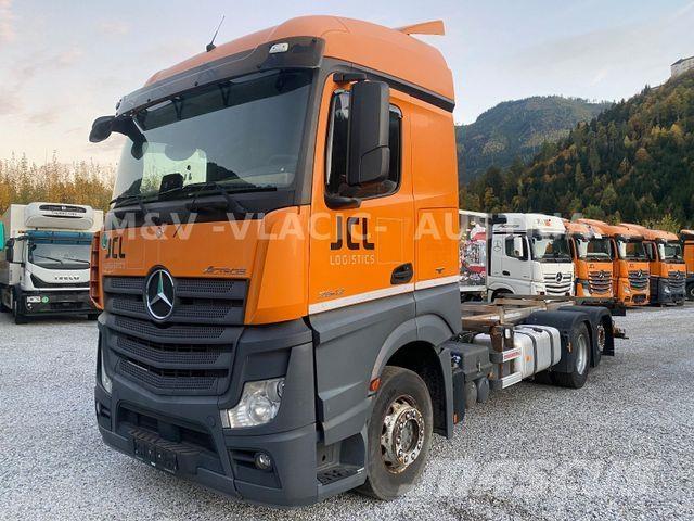 Mercedes-Benz 2542 Camiões de chassis e cabine