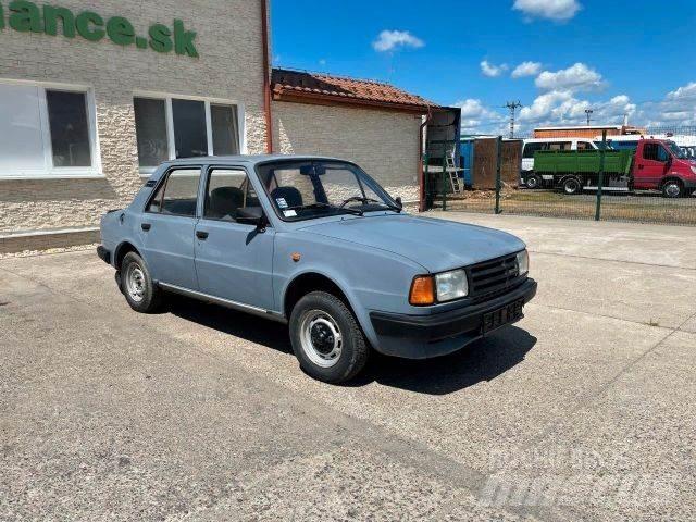 Skoda 125L vin 334 Carros Ligeiros