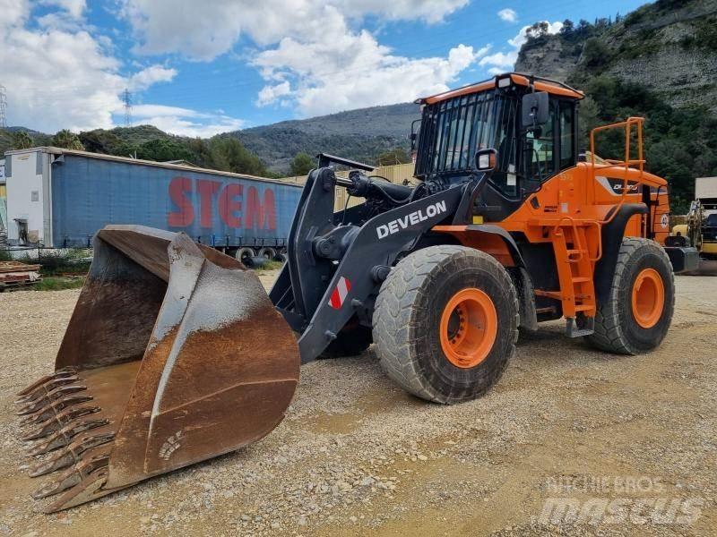 Doosan DL300 Pás carregadoras de rodas