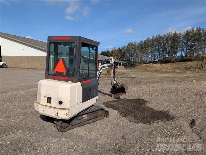 Bobcat X220 Mini Escavadoras <7t