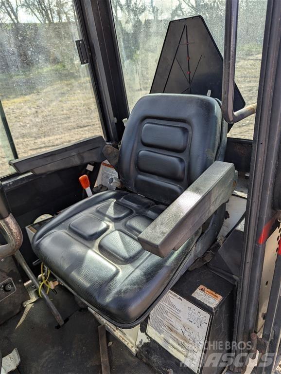 Bobcat X220 Mini Escavadoras <7t