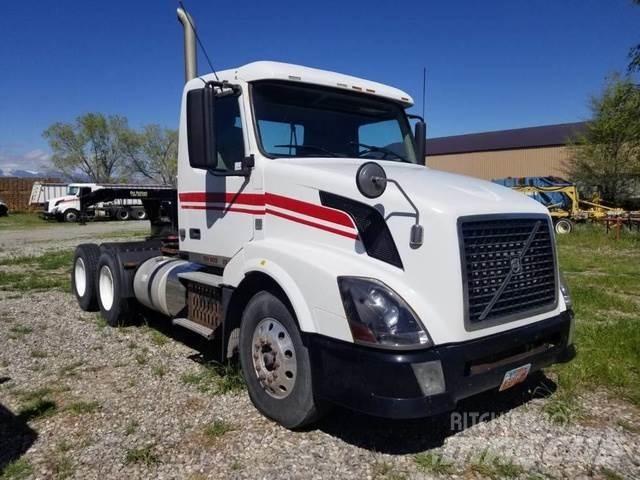 Volvo Semi Tractor Carrinhas de caixa fechada