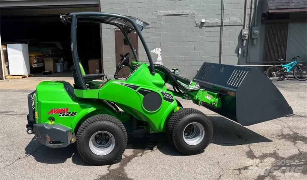 Avant 528 Pás carregadoras de rodas