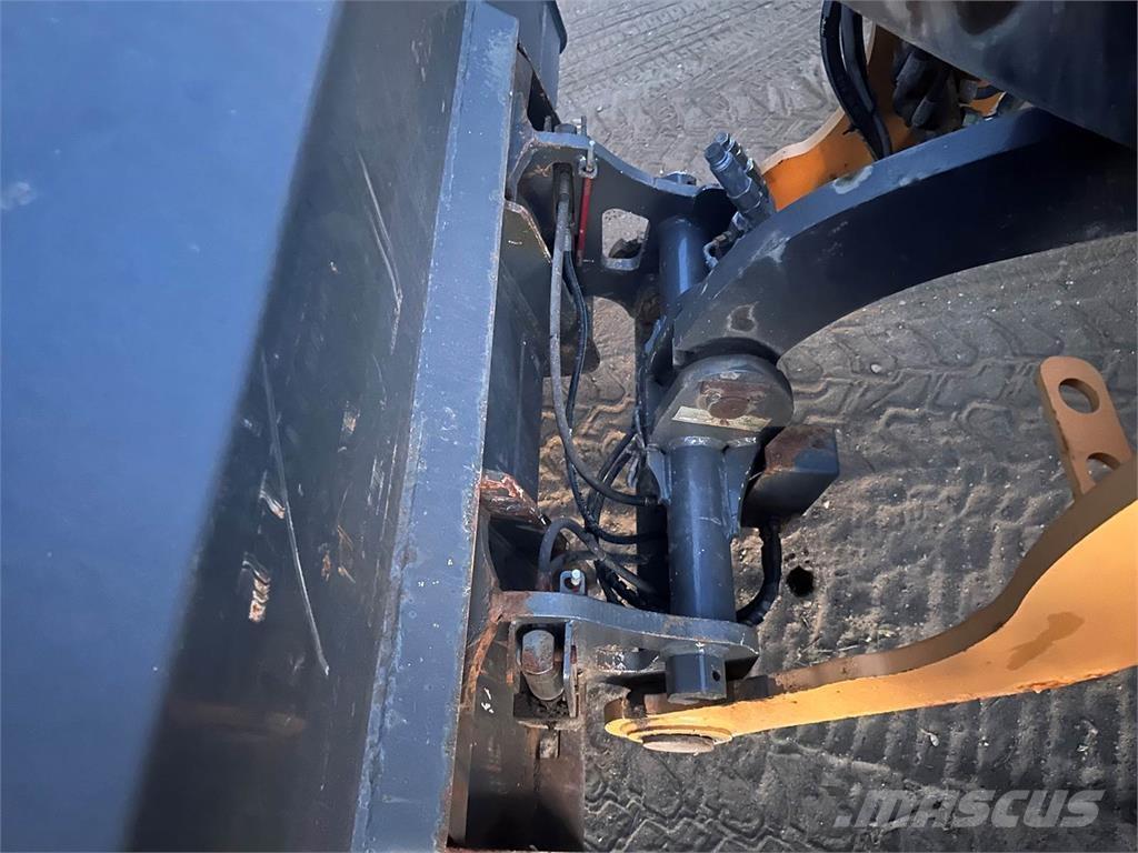 CASE 321F Pás carregadoras de rodas