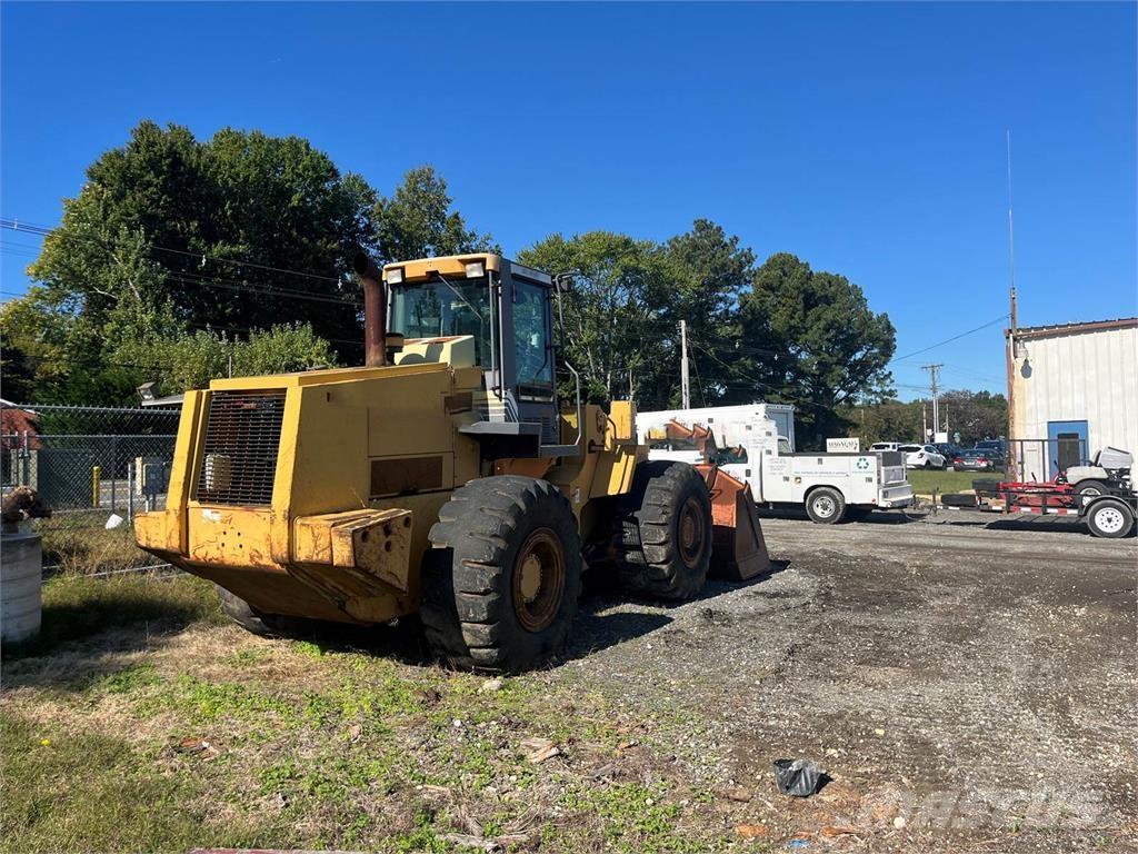 CASE 821C Pás carregadoras de rodas