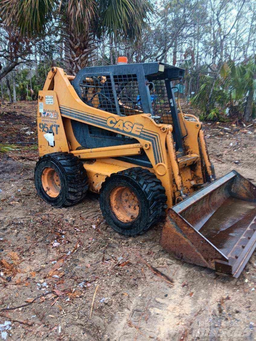 CASE 95XT Carregadoras de direcção deslizante