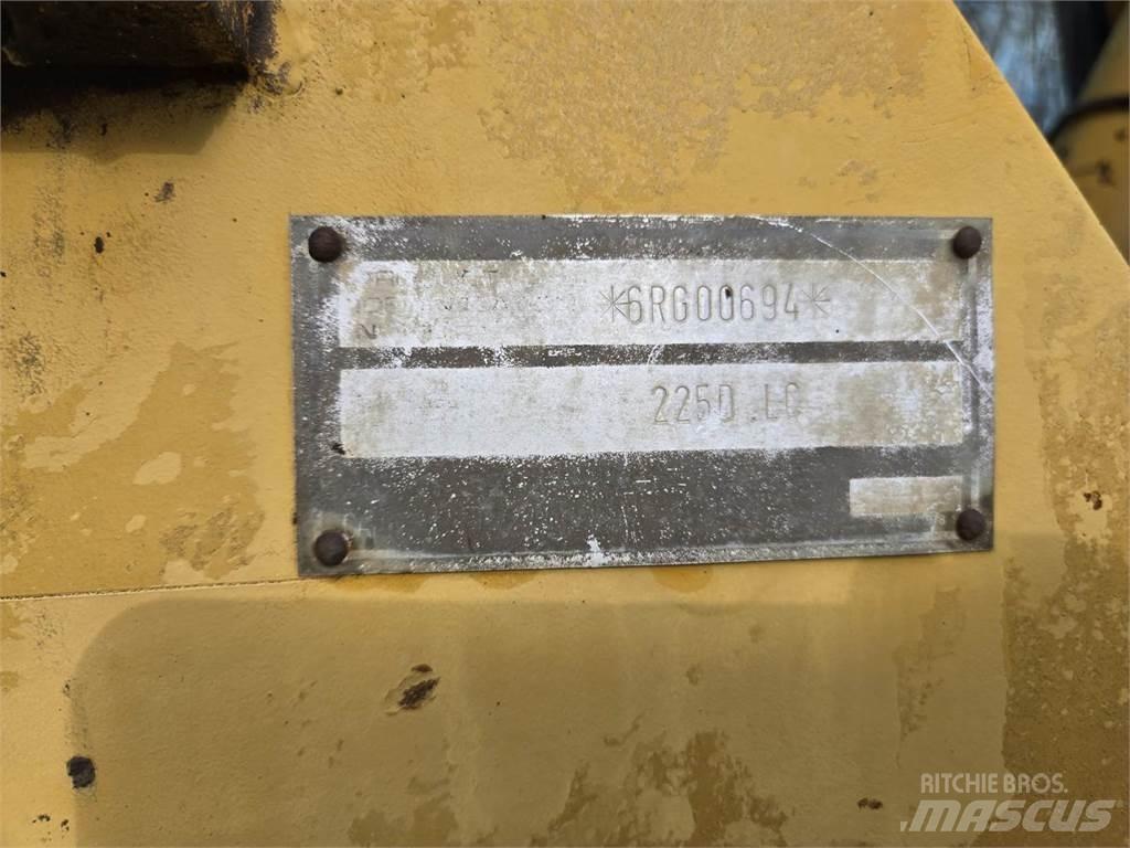 CAT 225D Escavadoras de rastos