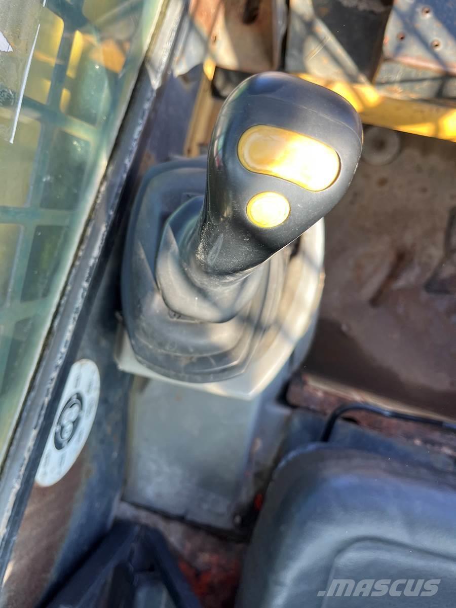 CAT 228 Carregadoras de direcção deslizante