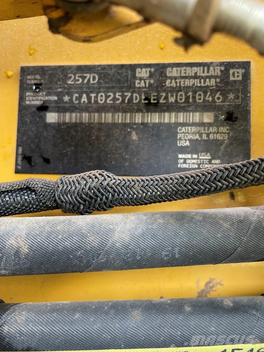 CAT 257D Carregadoras de direcção deslizante