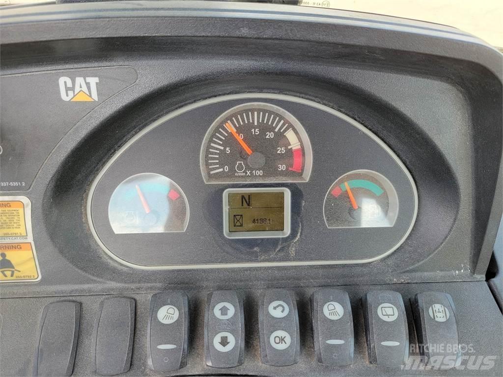 CAT 450F Retroescavadoras