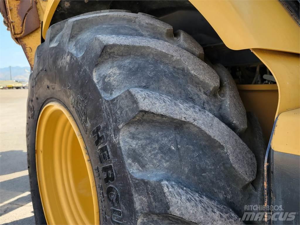 CAT 450F Escavadoras de rastos
