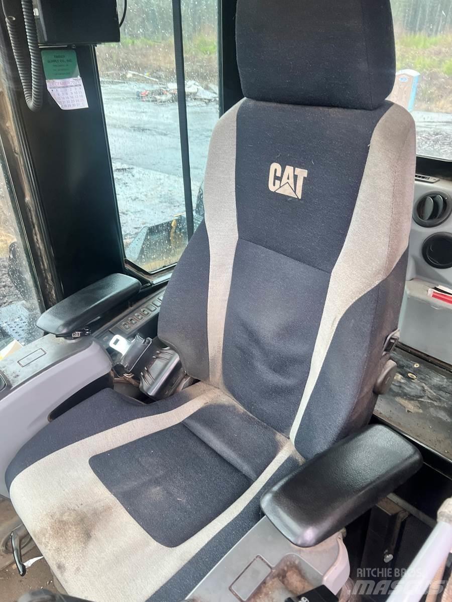 CAT 558LL Carregadores
