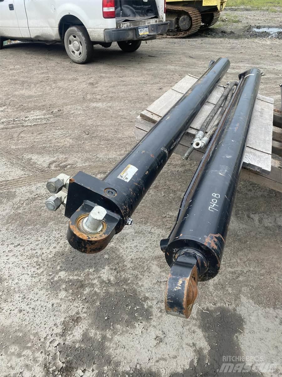 CAT 740B Transportes - Outros

