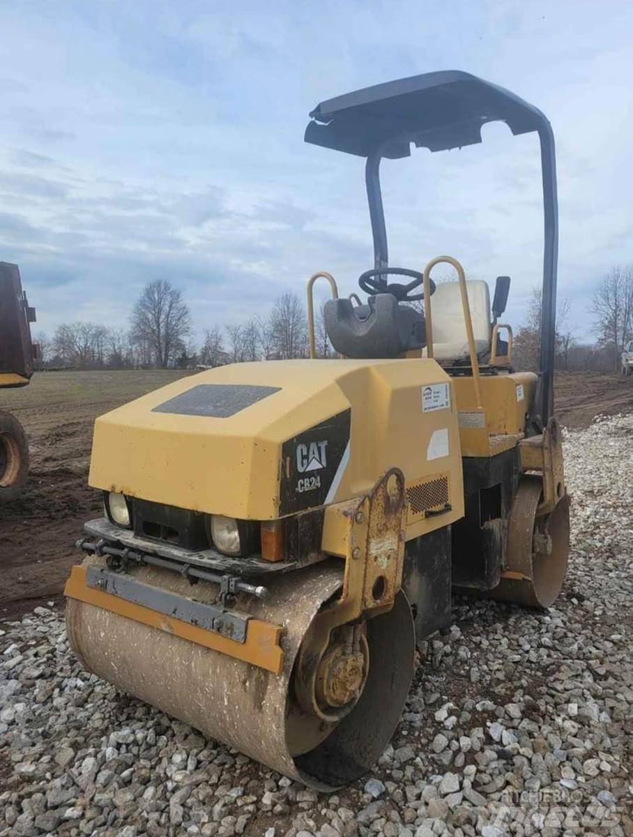 CAT CB24 Cilindros Compactadores monocilíndricos