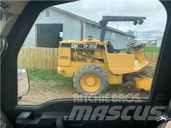 CAT CP323C Compactadores para terra