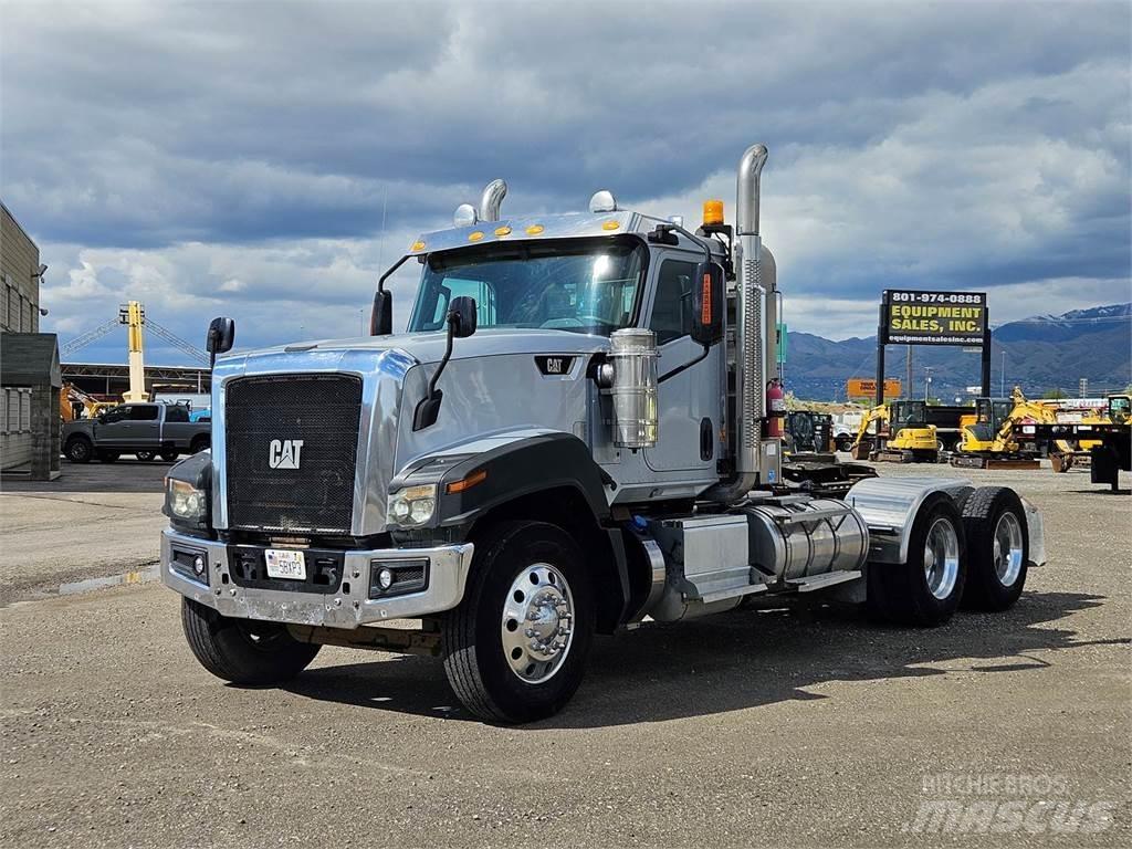 CAT CT680L Tractores (camiões)
