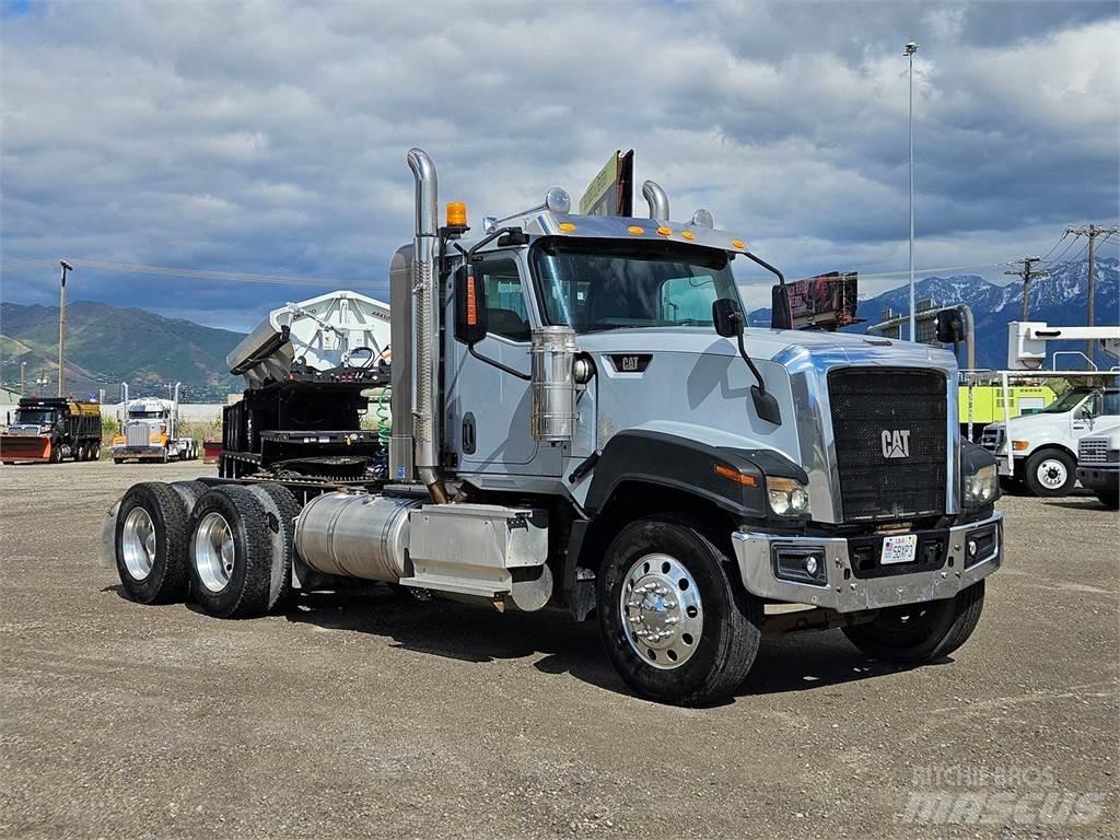 CAT CT680L Tractores (camiões)