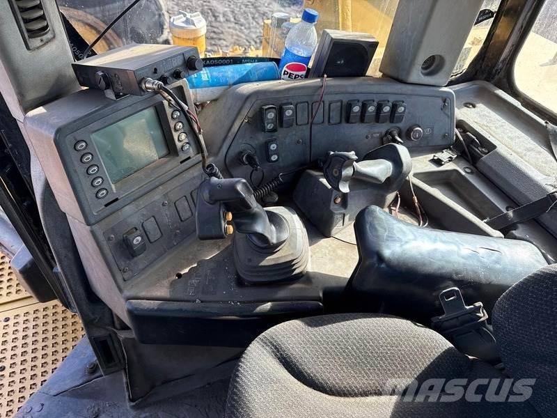 CAT D11T Dozers - Tratores rastos