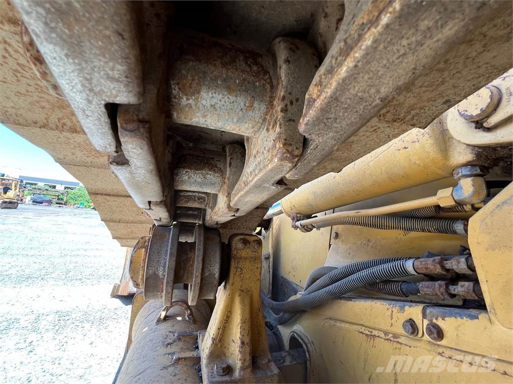 CAT D5N Dozers - Tratores rastos