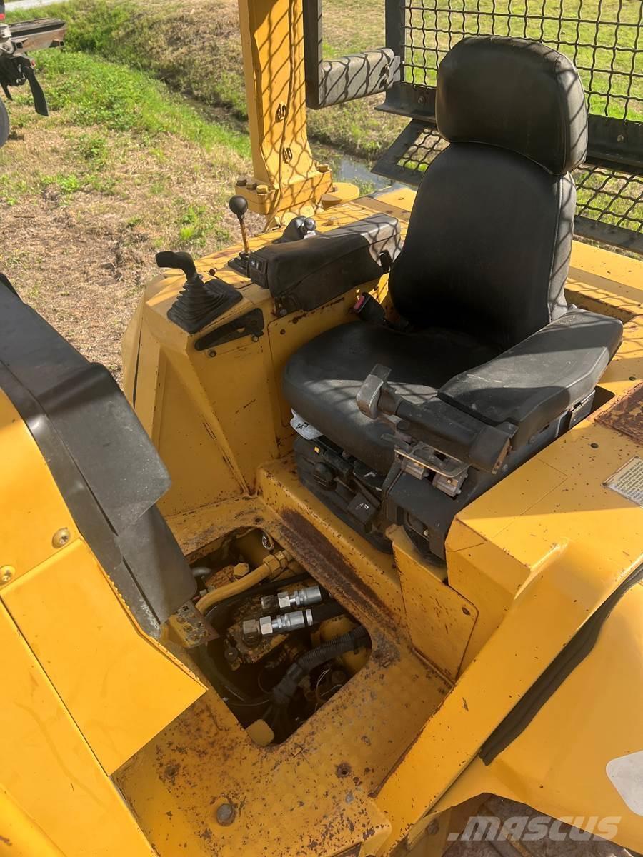 CAT D5N Dozers - Tratores rastos