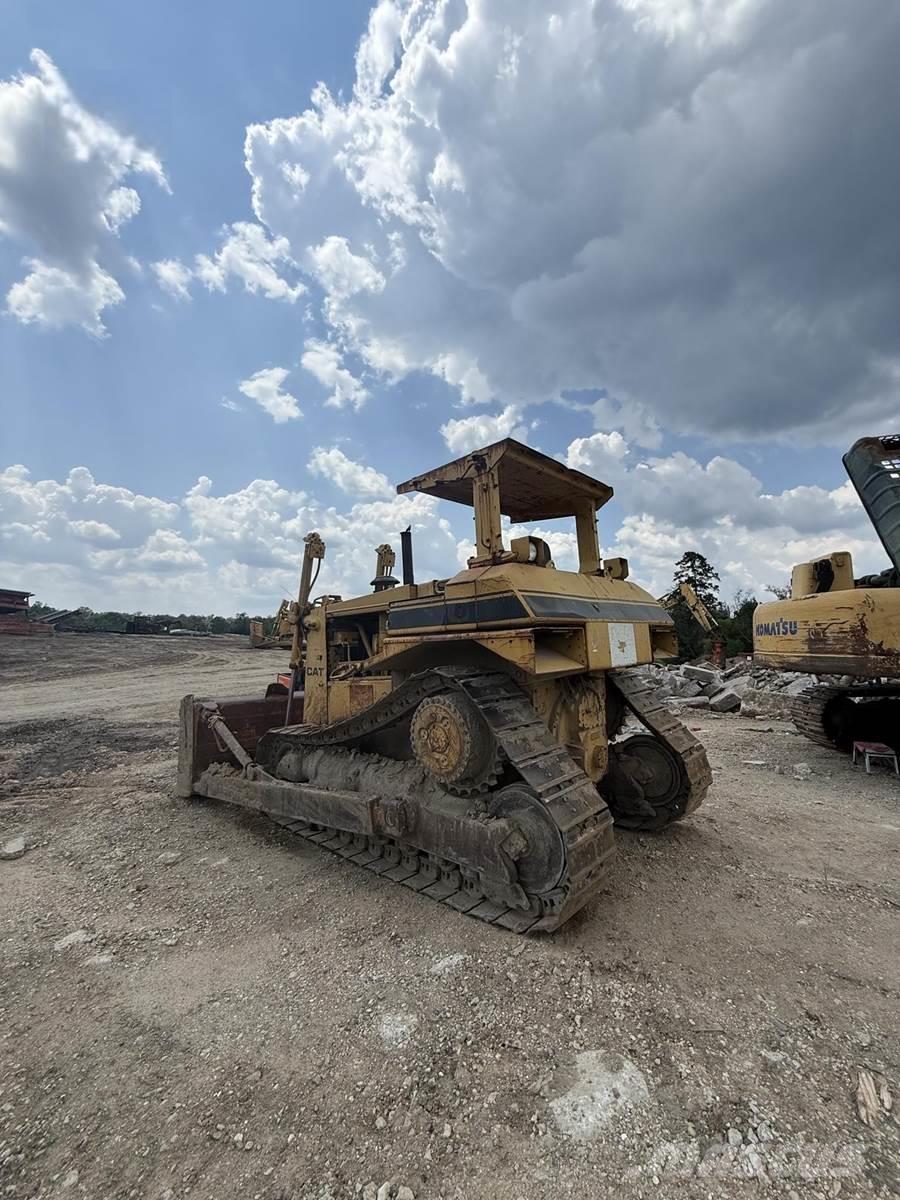 CAT D7H Dozers - Tratores rastos