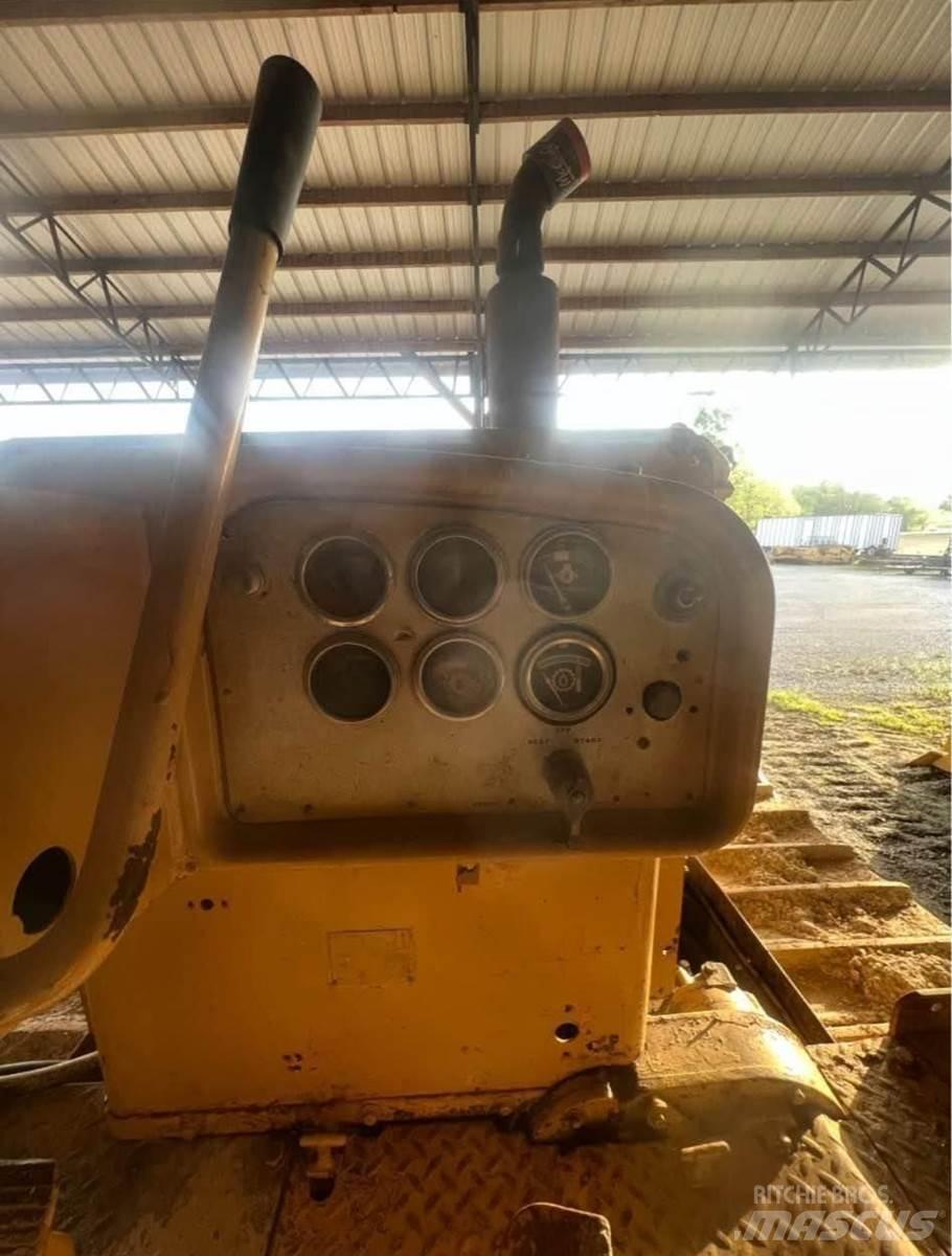 CAT D8H Dozers - Tratores rastos