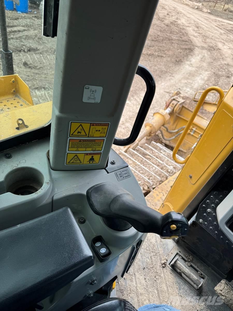 CAT D8T Dozers - Tratores rastos