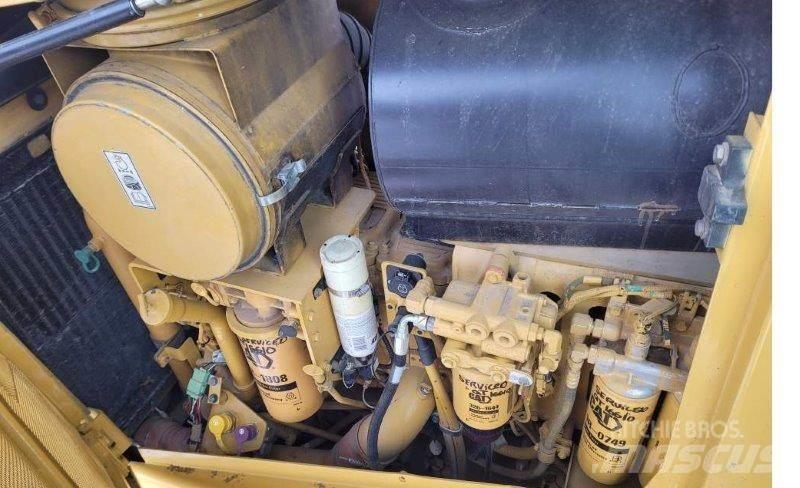 CAT D8T Dozers - Tratores rastos