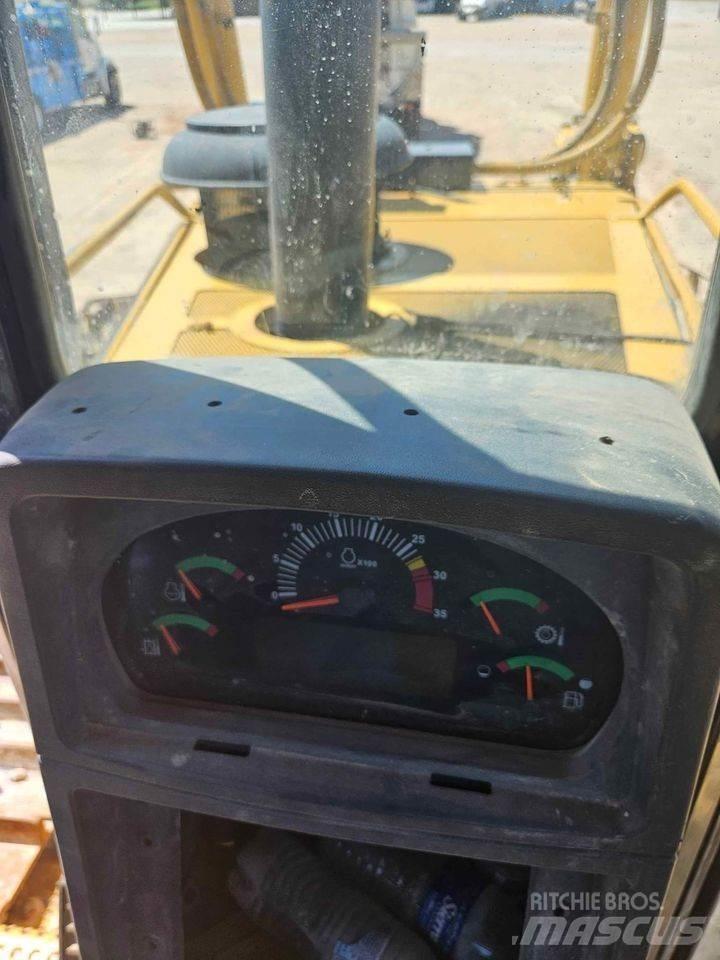 CAT D8T Dozers - Tratores rastos