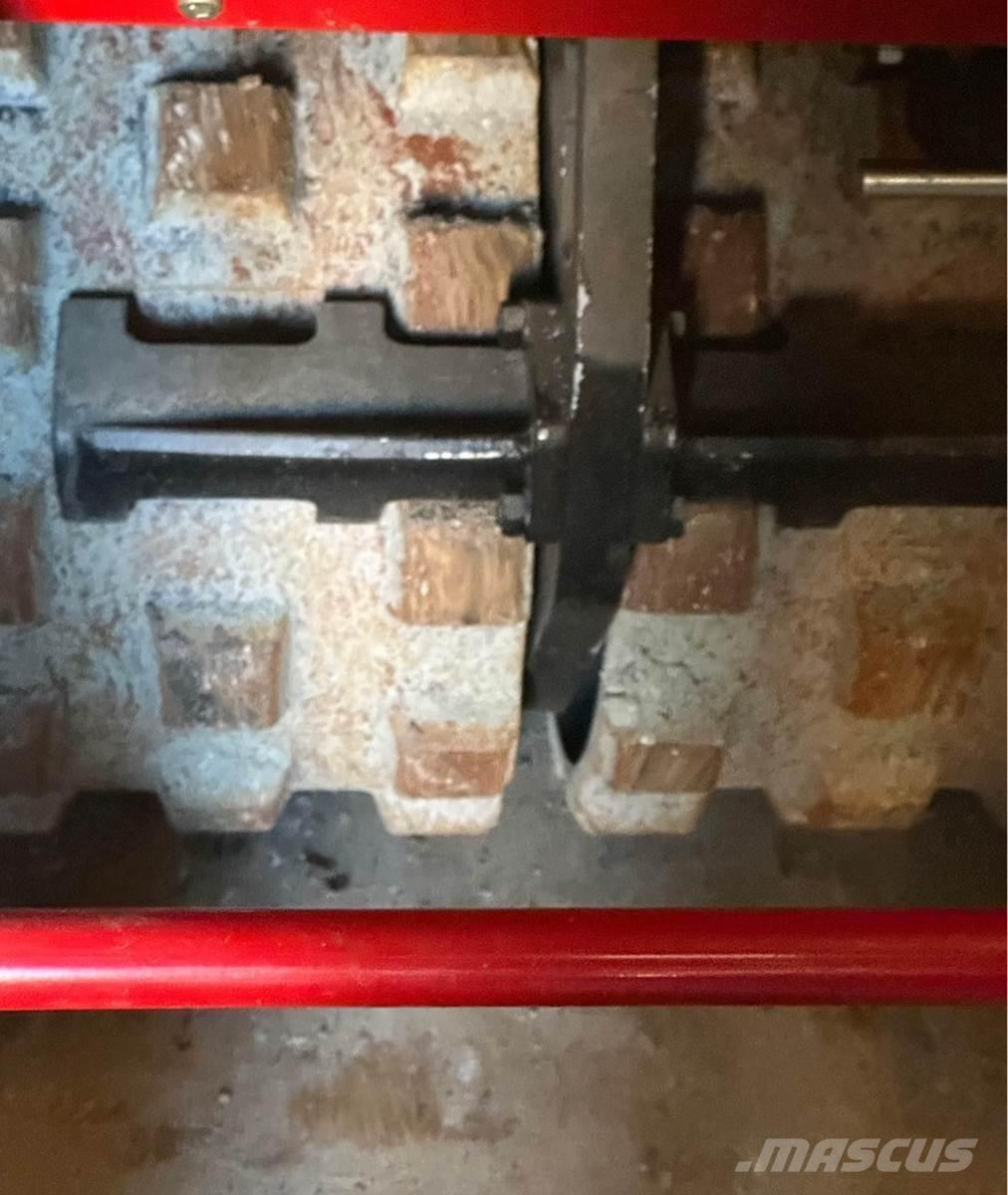  CP TR630 Cilindros rebocados vibratórios
