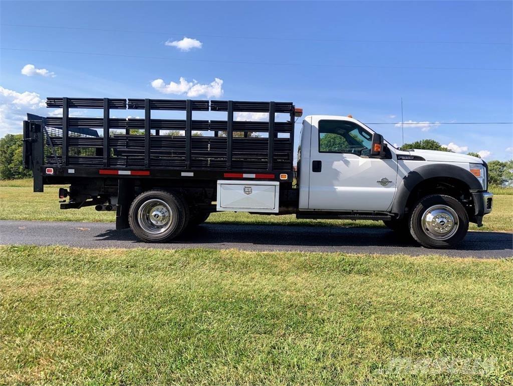 Ford 550 Camiões de transporte de animais