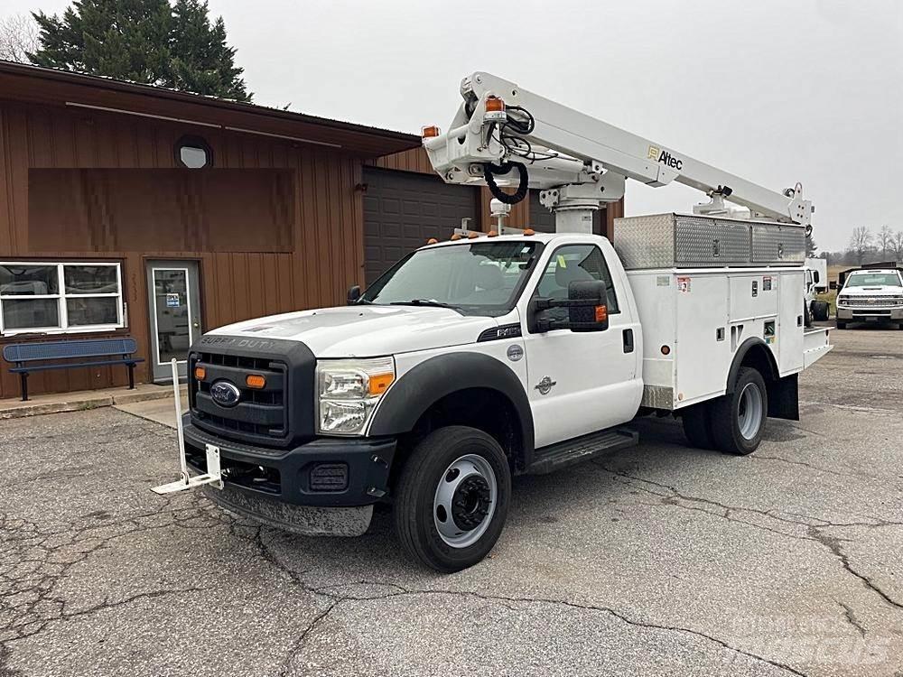 Ford F-450 Plataformas aéreas montadas em camião