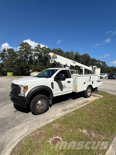 Ford F-450 Plataformas aéreas montadas em camião
