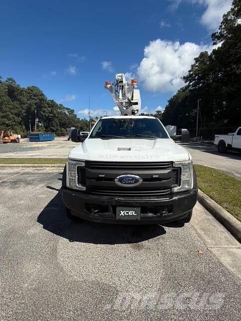 Ford F-450 Plataformas aéreas montadas em camião