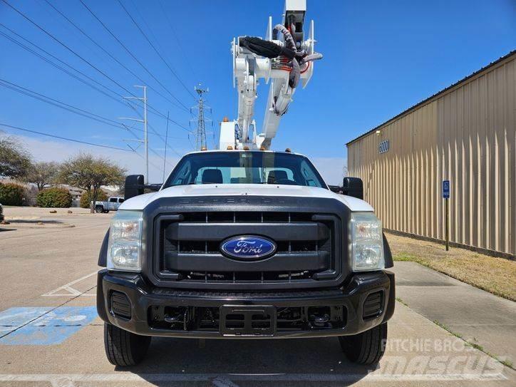Ford F - 550 Plataformas aéreas montadas em camião