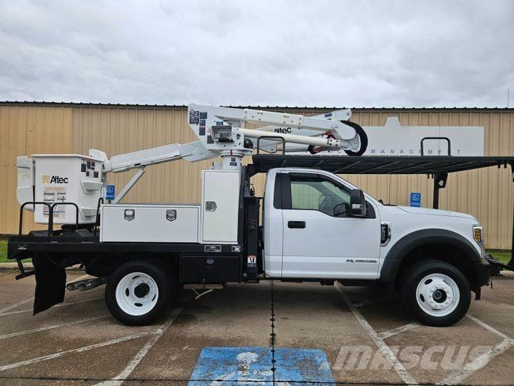 Ford F-550 Plataformas aéreas montadas em camião