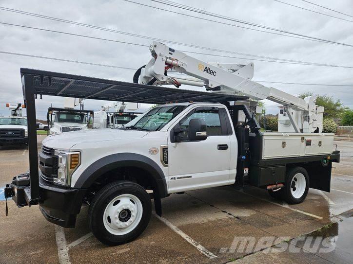 Ford F-550 Plataformas aéreas montadas em camião