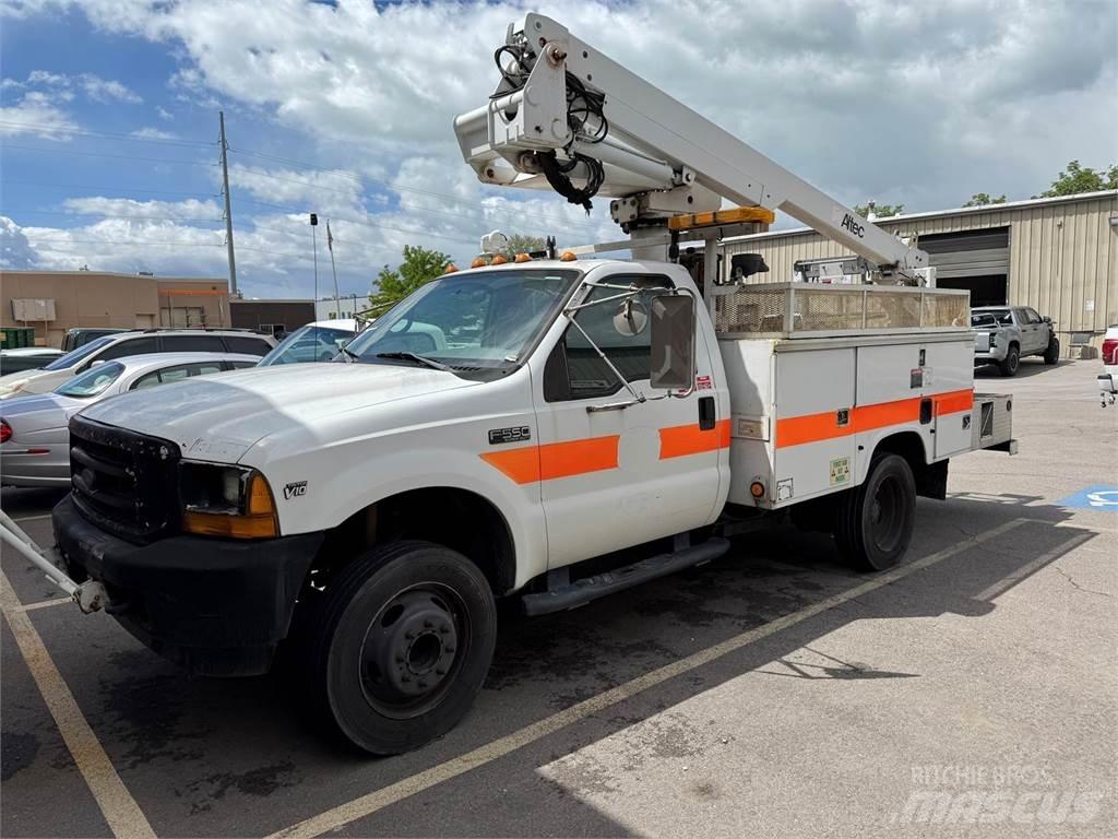 Ford F-550 Plataformas aéreas montadas em camião