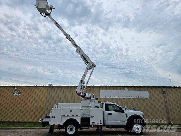 Ford F-550 Plataformas aéreas montadas em camião
