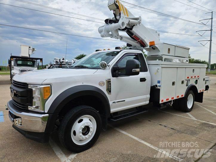 Ford F-550 Plataformas aéreas montadas em camião