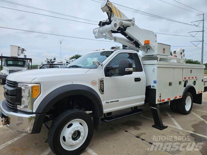 Ford F-550 Plataformas aéreas montadas em camião