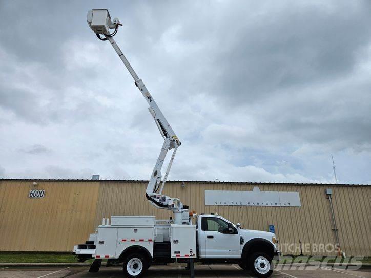 Ford F-550 Plataformas aéreas montadas em camião