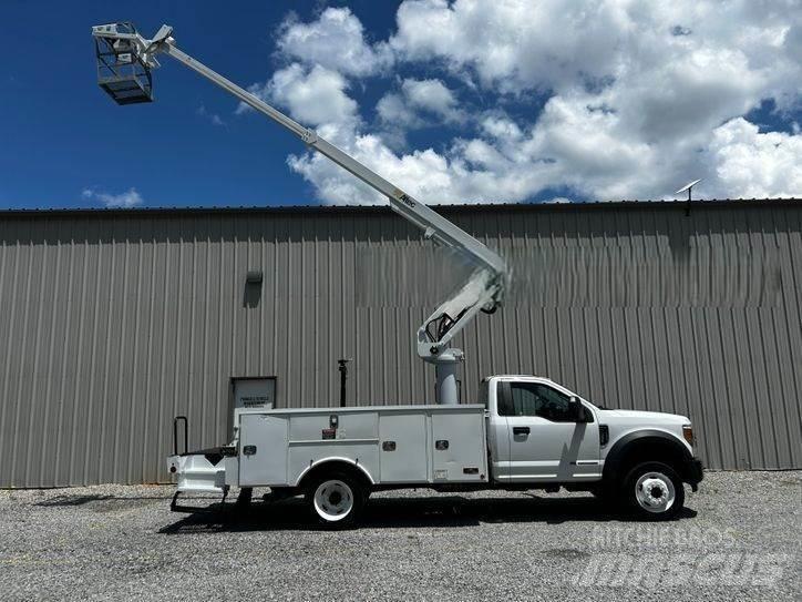 Ford F-550 Plataformas aéreas montadas em camião